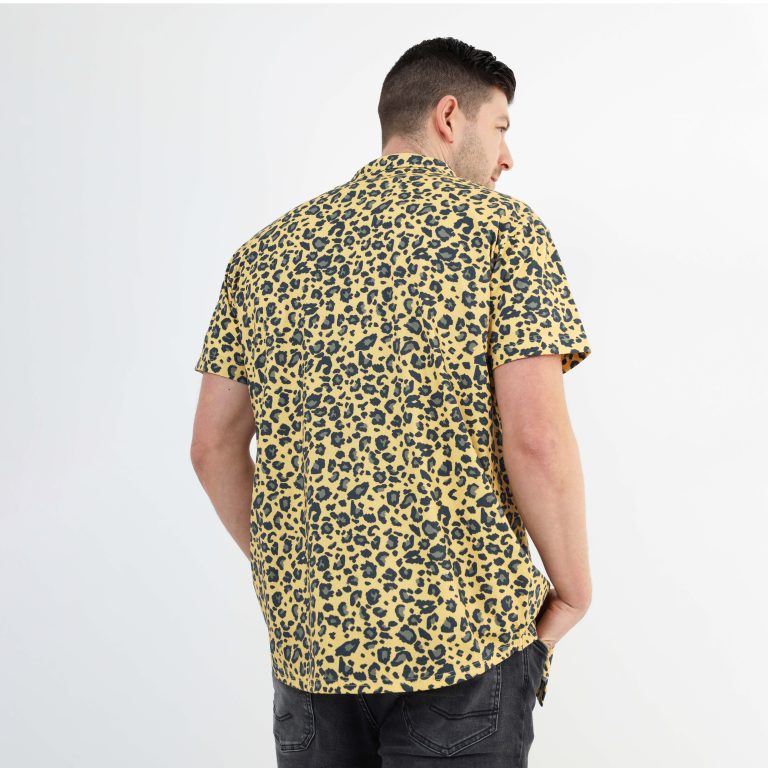 Panterprint blouse heren, gedragen door model