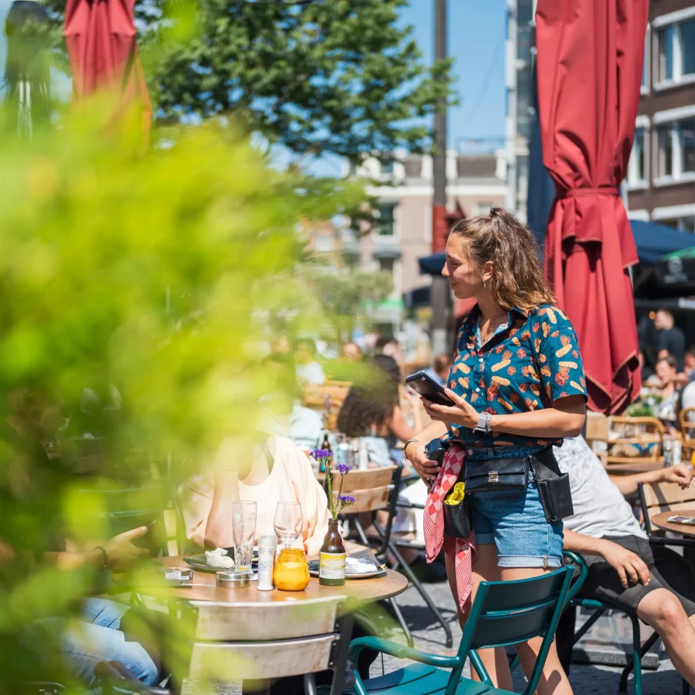 Neem contact op voor je eigen custom blouse, zoals De Luifel