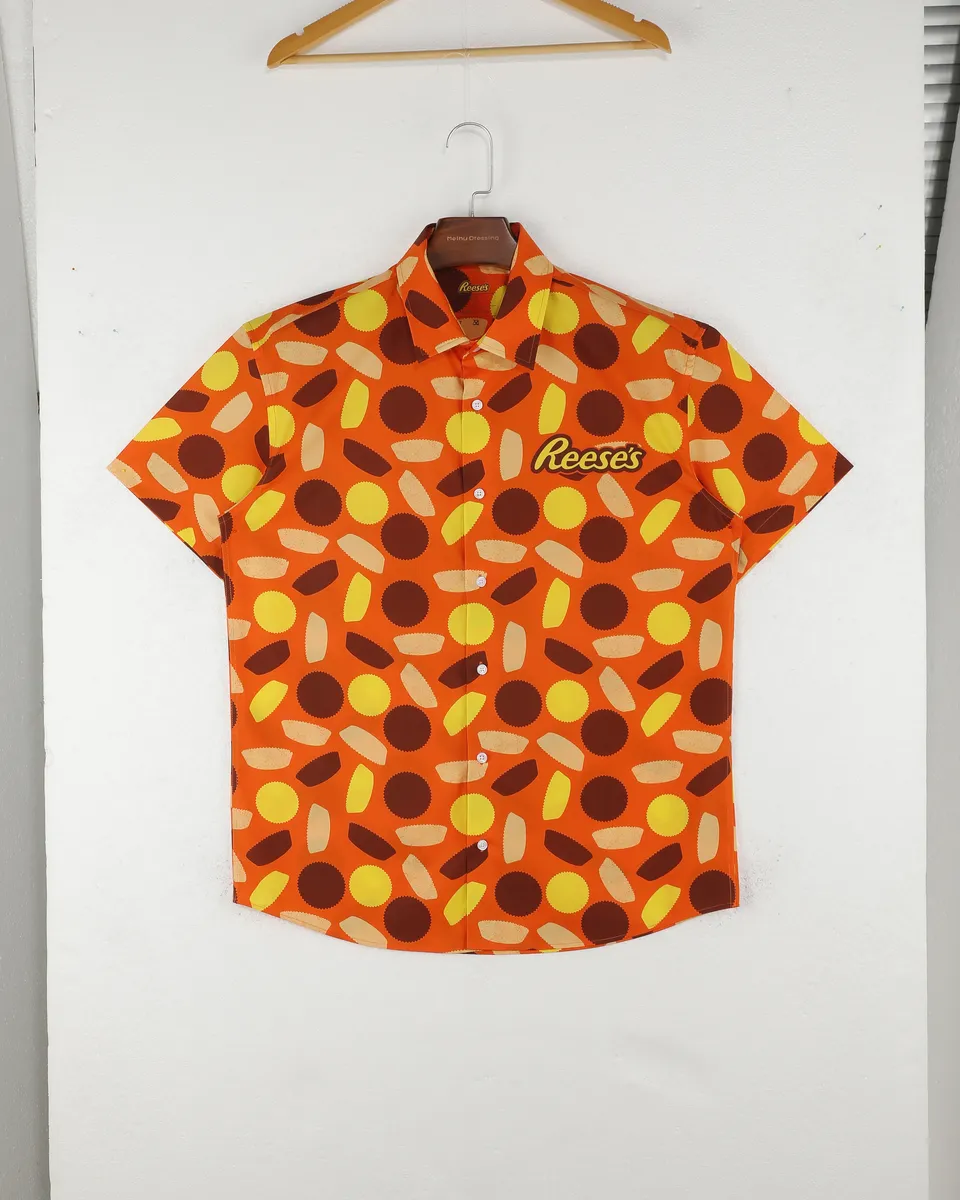 Het Reese’s hemd: blouse laten maken met logo en all-over print